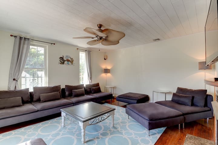 Beach Bungalow ✦ Across The Street From The Ocean❣ - Daytona Beach, FL