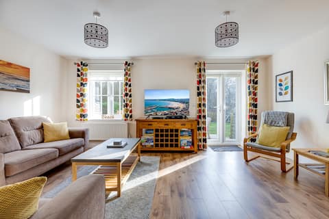 Top Airbnb: NEW Firefly Cottage Filey - Pool/Gym/Beach/Pub in Filey