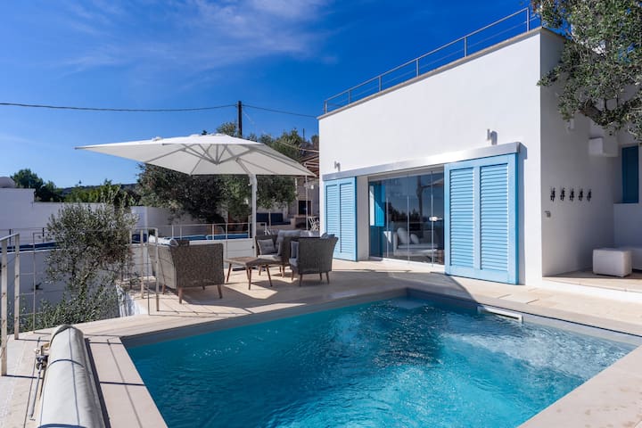 Villa Adria – Pool and Terrace Overlooking the Sea