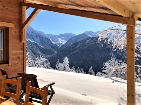 Chalet in ski resort – Private HOT TUB available
