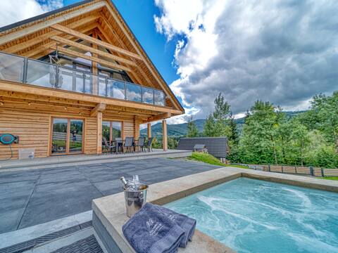 Chalet Pine Tree with Jacuzzi & view of Babia Góra
