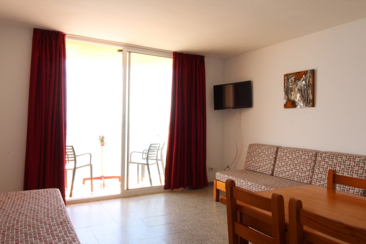 Airbnb performant: El Sorrall 1. 2 bedroom apartment. Sea views à Blanes