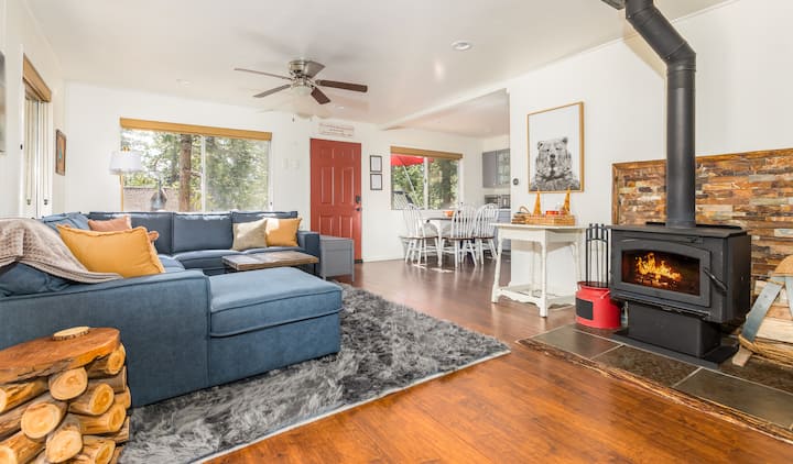 Walk To The Lake: East Village Cabin - Shaver Lake, CA