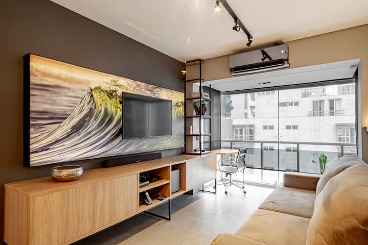 Sebule iliyo na nafasi ya ofisi ya nyumbani