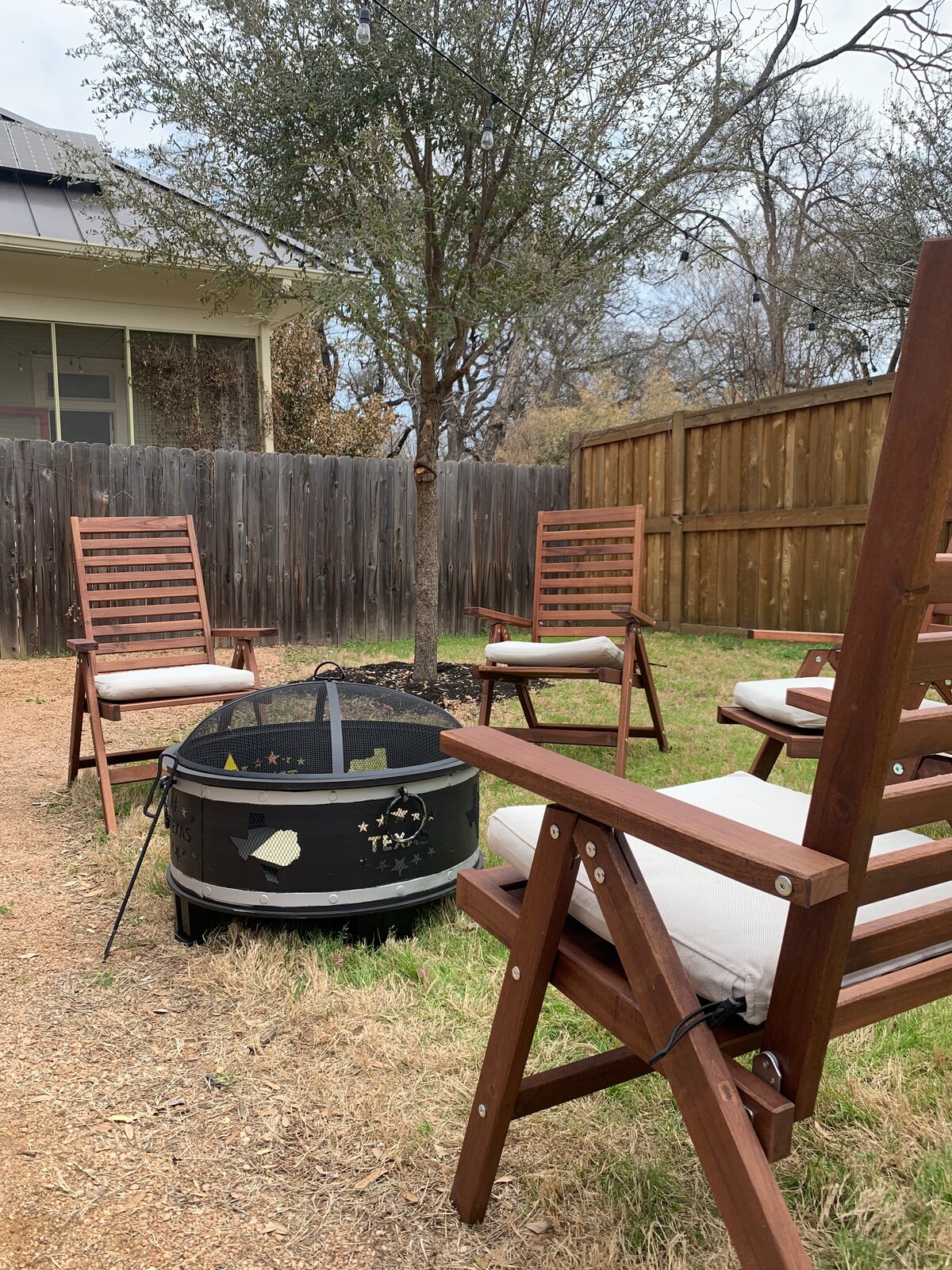 Cherrywood Cottage w/ Fire Pit, Walk to Tacos