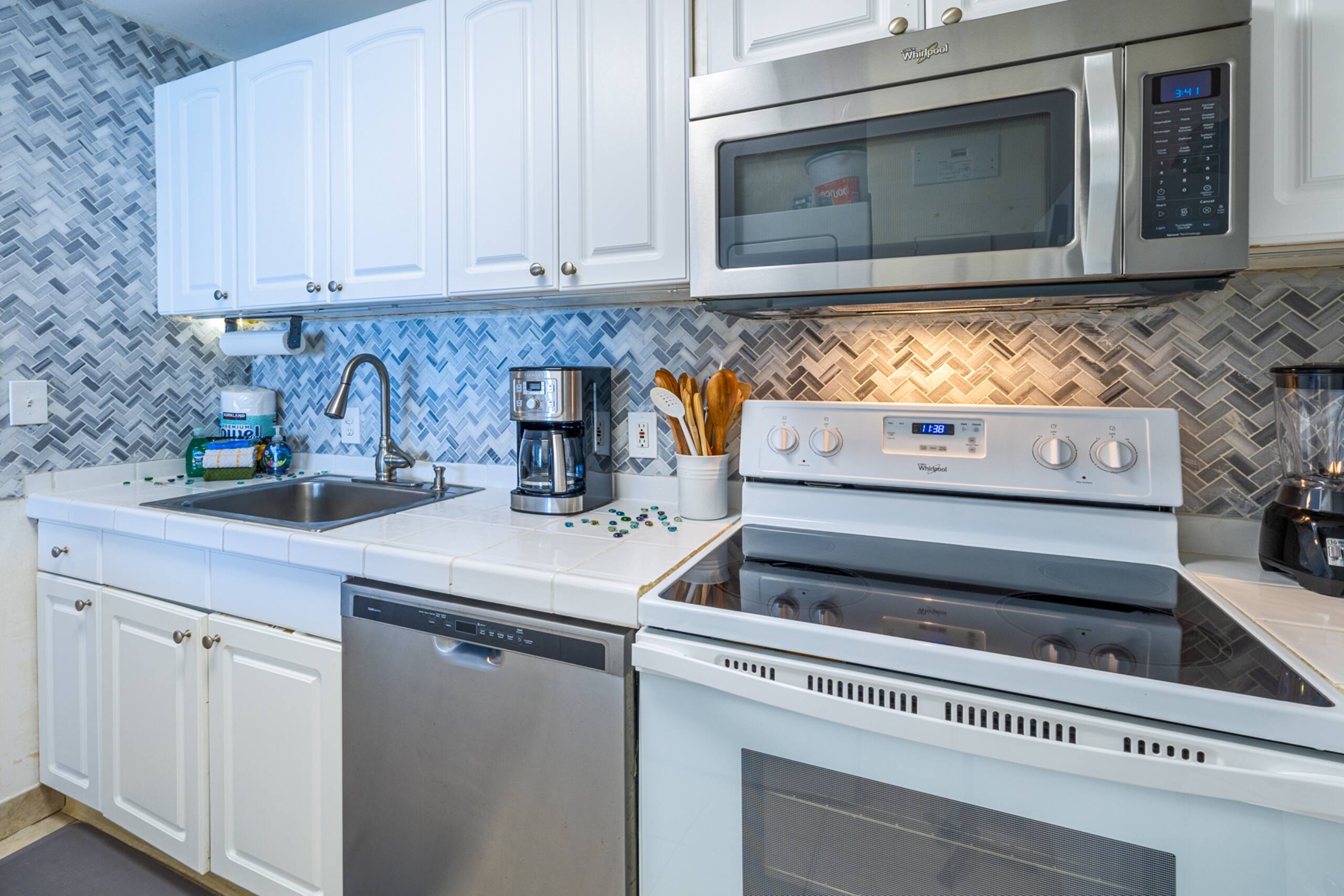 Condo in Lahaina · ★4.78 · 2 bedrooms · 3 beds · 2 baths - Image 9