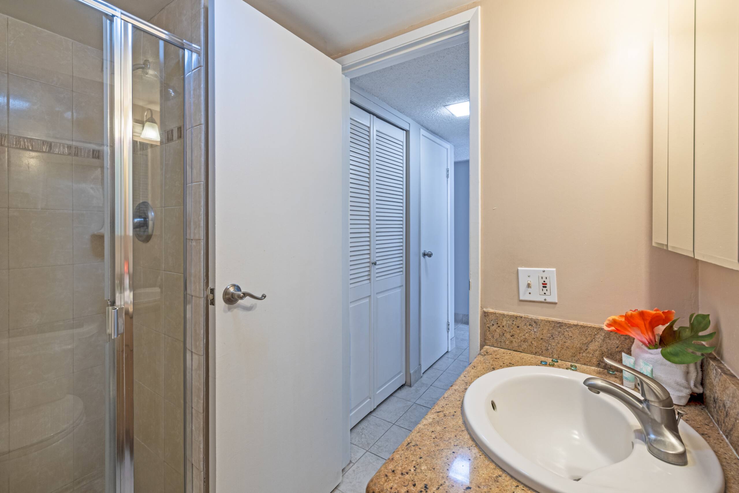 Condo in Lahaina · ★4.78 · 2 bedrooms · 3 beds · 2 baths - Image 23