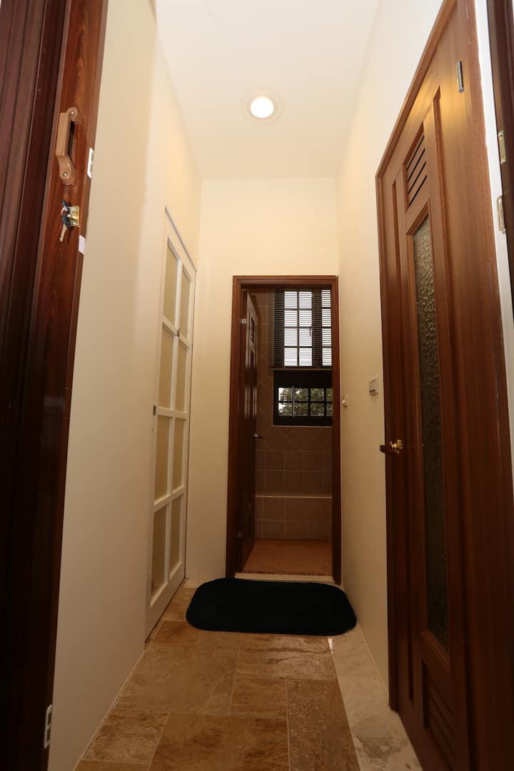 1-ლი სართულის საძინებელი დერეფანი