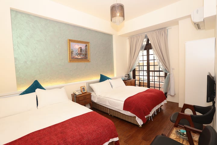 მე-2 სართულის ორადგილიანი ოთახი (აივანი აბაზანის სათამაშო ოთახით)