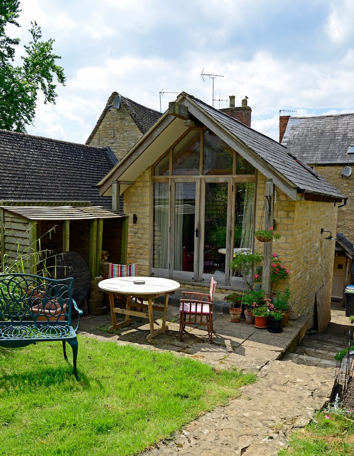 Detached Studio Garden Room With Own Entrance. - Kingham