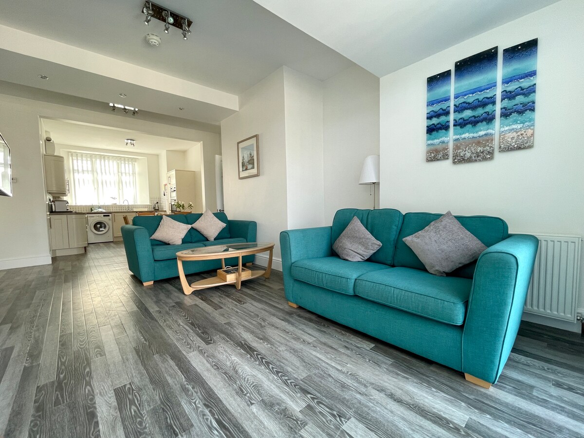 Top Airbnb: Stunning harbour views, Salcombe! lovely apt! in Salcombe