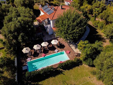Casa Villa, Paliouri