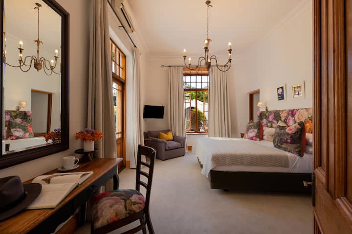 Val De Ra Suite (Room 4) - King - En Suite Double Basin