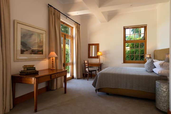 The Cottage (Room 5) - Family suite 2 rooms sharing En Suite  - Split King Beds and KiNG Bed