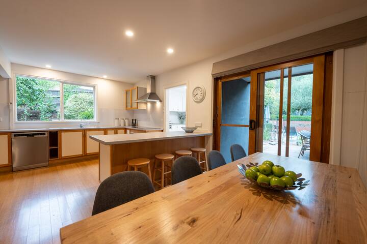 Eden Yarra Valley 6-10 bedrooms, 14-30 guests gallery image 4