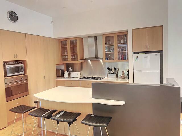 ElwoodPeriodFamily 4bedroomHugeYard+ beach/village gallery image 4