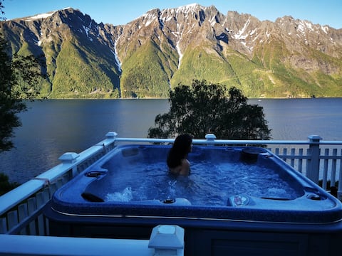 Hjørundfjord Panorama 15% low price Autumn.