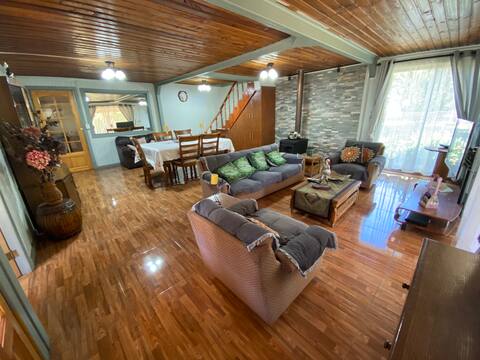 Large cottage with a 10-person pool