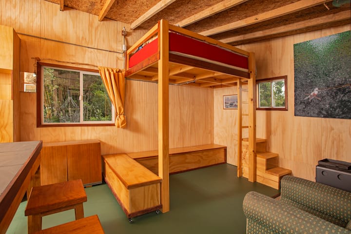 ภายใน TinyHouse 4 เตียงลอฟท์พร้อมเตาเผาไม้