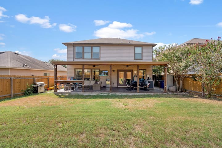 ATX Backyard BBQ | 10min to downtown & airport gallery image 2
