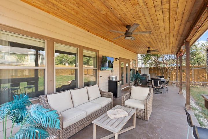 ATX Backyard BBQ | 10min to downtown & airport gallery image 3