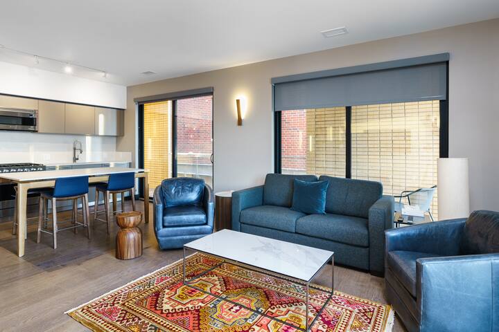 Stylish Getaway w/ Balcony & Scenic Mountain Views gallery image 2