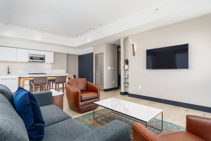 Sleek Tennyson St Flat w/ Balcony & Views gallery image 3