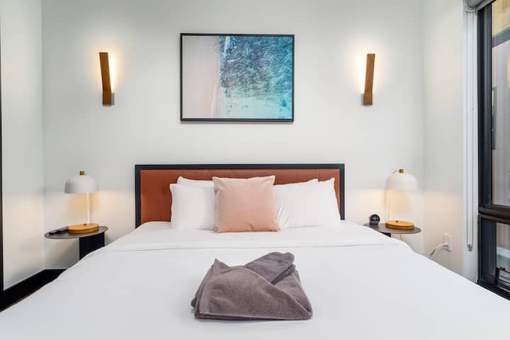 Master Bedroom w/ Casper King Mattress and Pillows