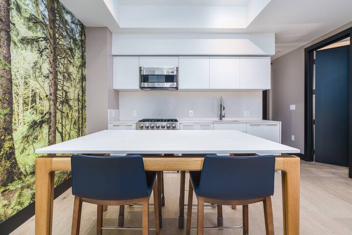 Modern & Luxe Flat on Trendy Tennyson Street gallery image 3