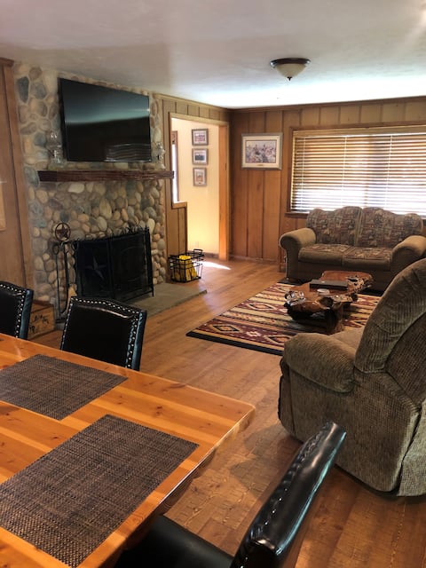 Augustino Vineyard Cowboy Cabin Cave Junction