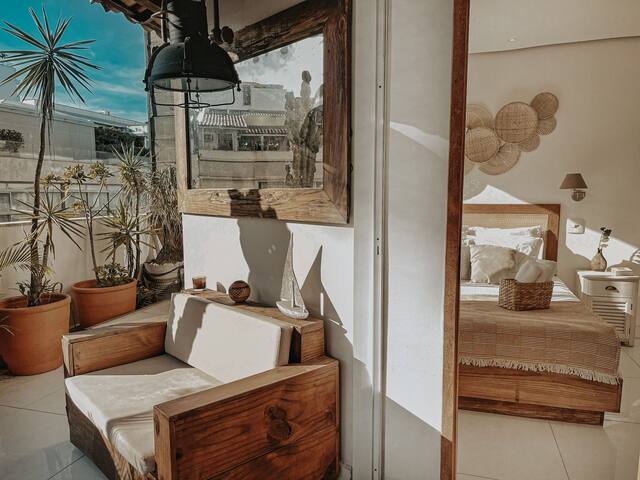 Bright Penthouse 30 seconds away from Posto 9 gallery image 5