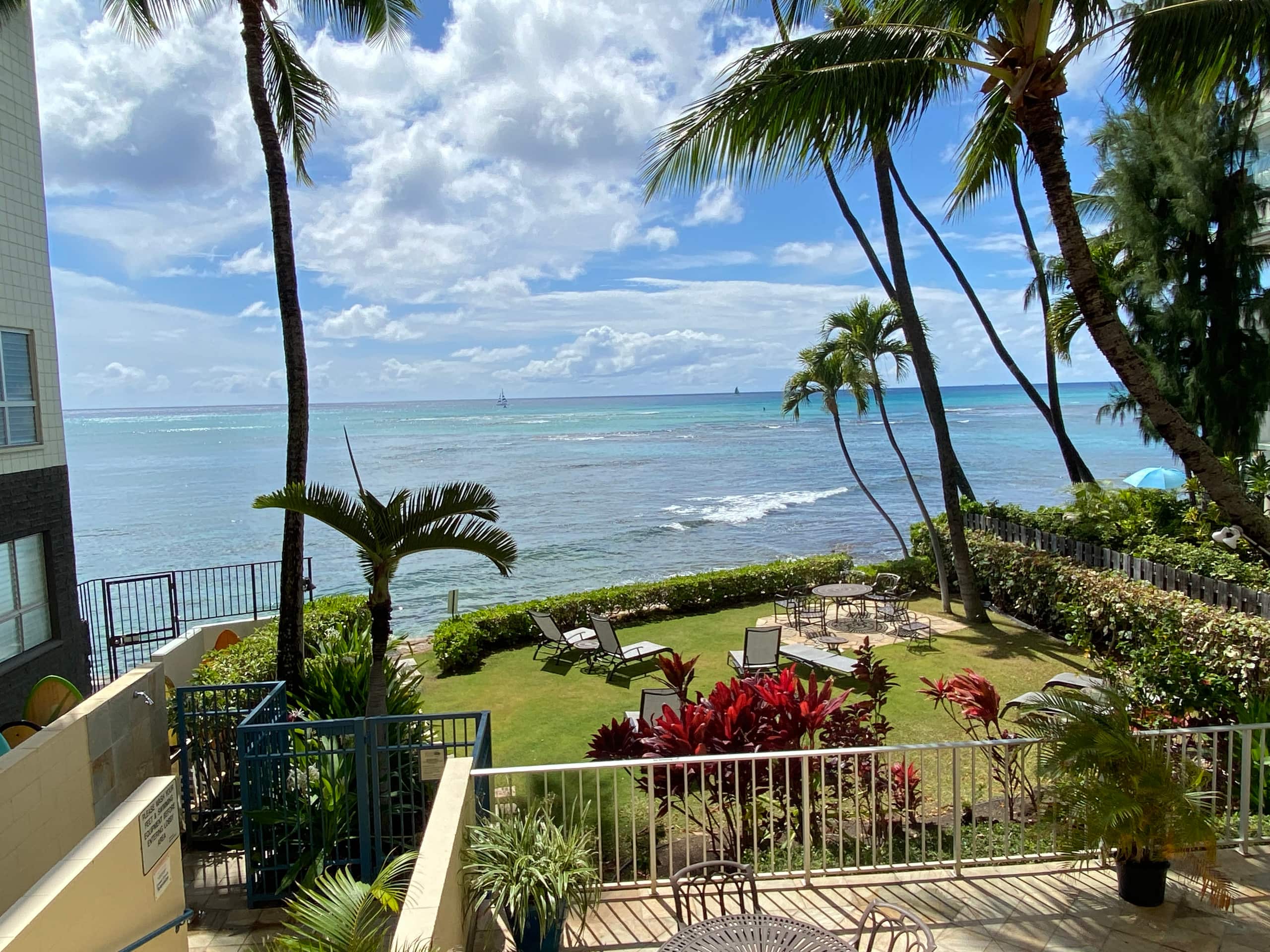 Condo in Honolulu · ★4.72 · 1 bedroom · 3 beds · 1 private bath - Image 19