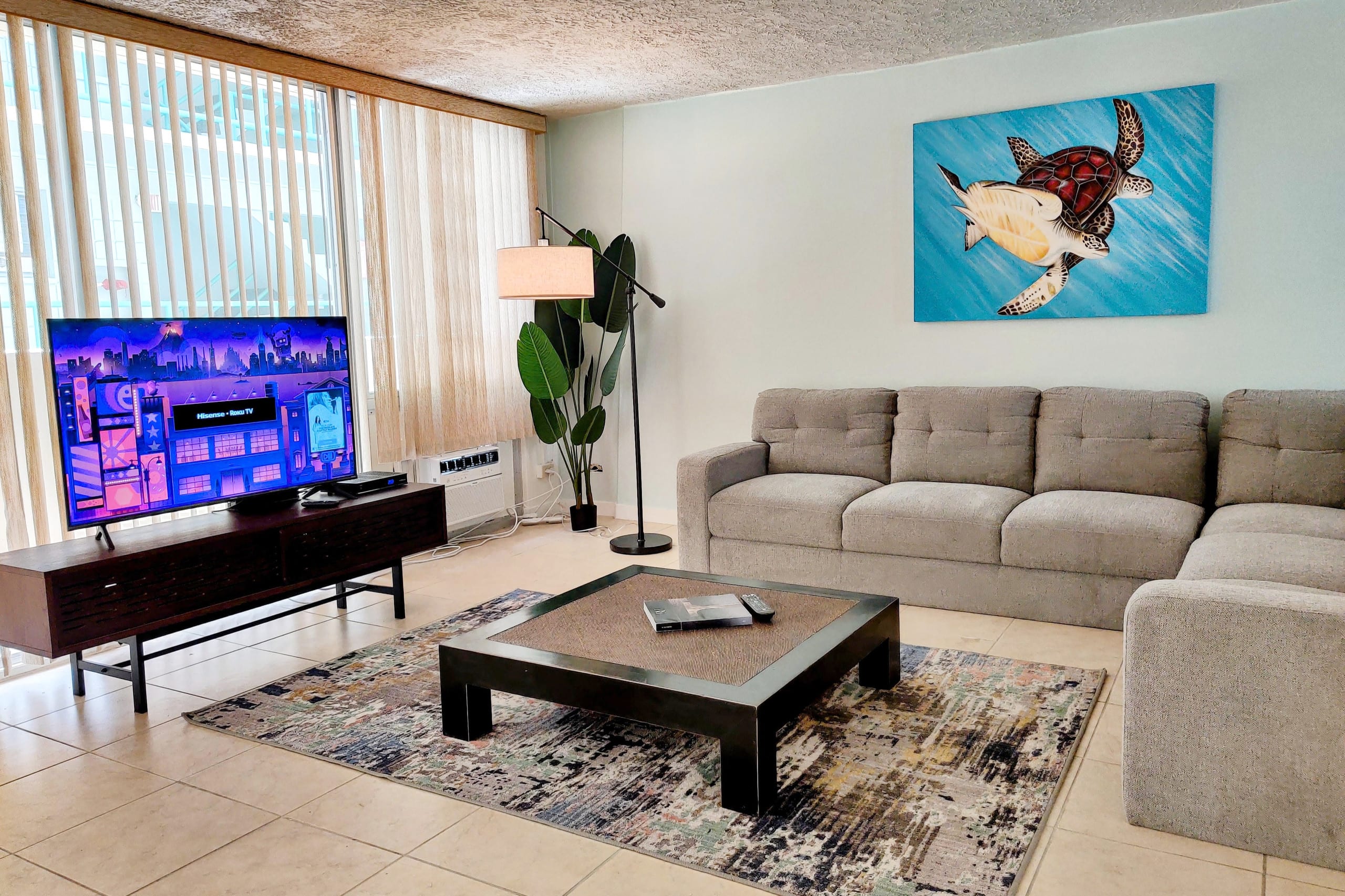 Condo in Honolulu · ★4.72 · 1 bedroom · 3 beds · 1 private bath - Image 3