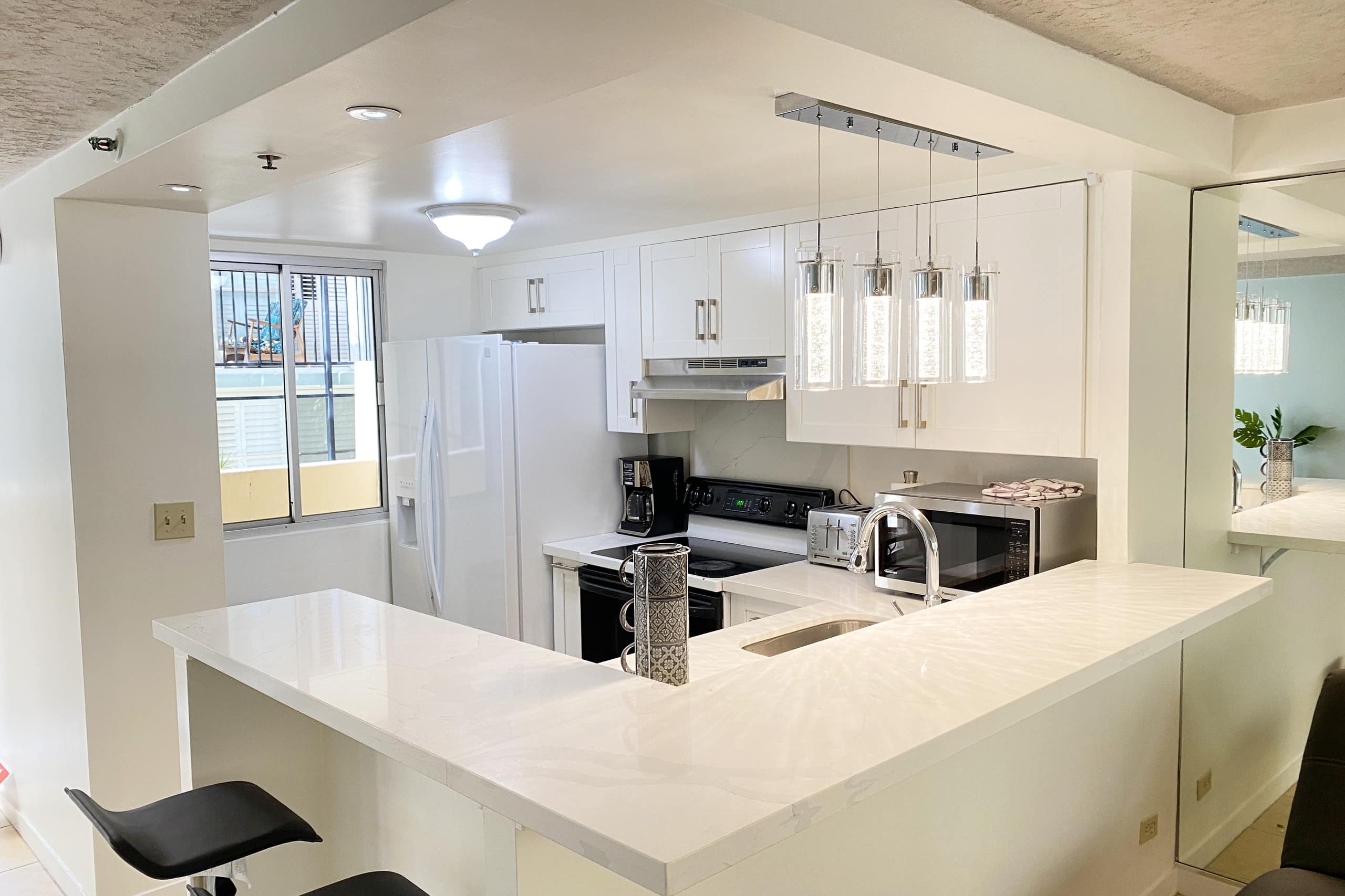 Condo in Honolulu · ★4.72 · 1 bedroom · 3 beds · 1 private bath - Image 8