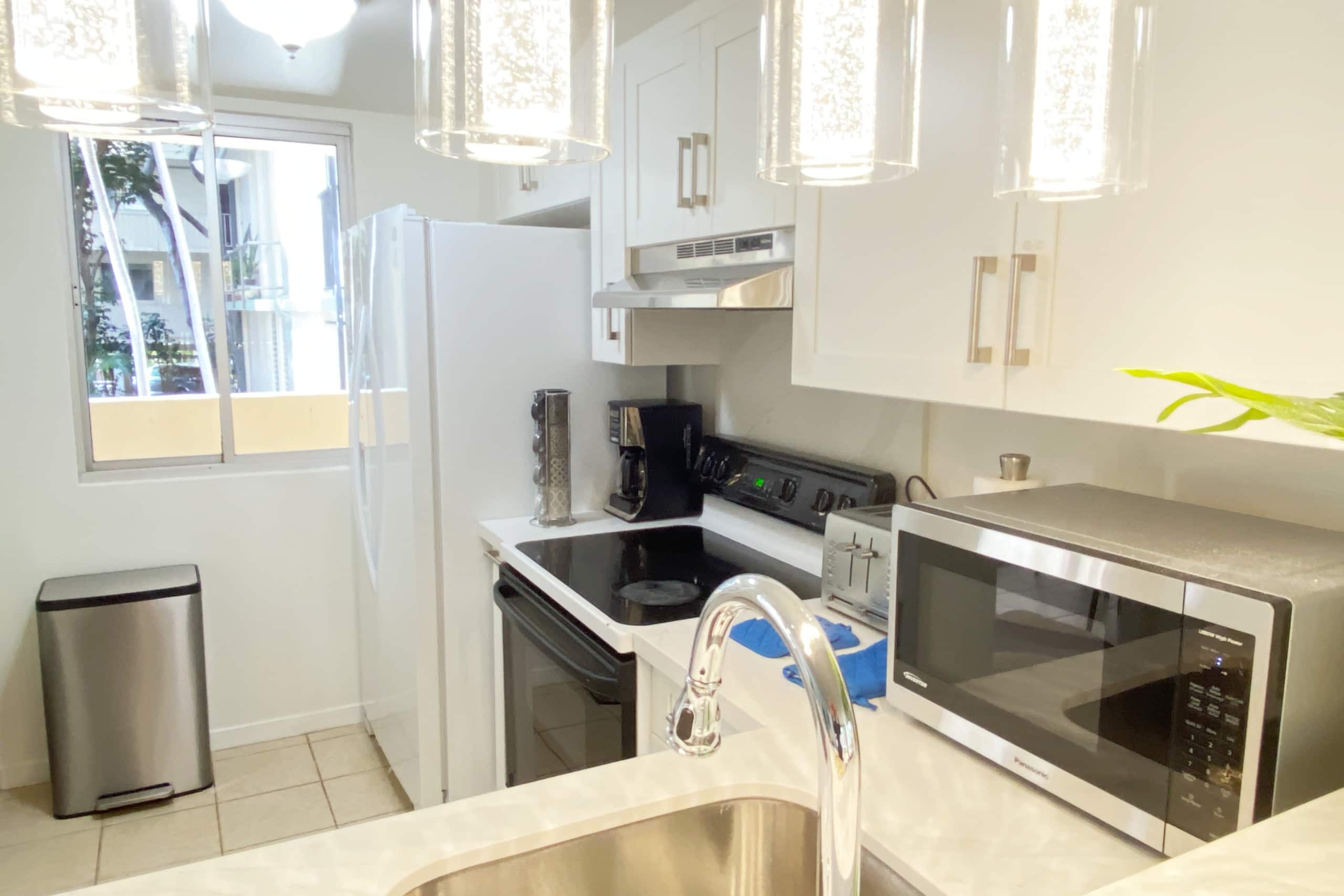 Condo in Honolulu · ★4.72 · 1 bedroom · 3 beds · 1 private bath - Image 9