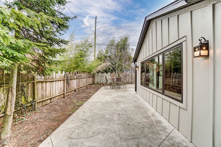 The Frog Cabin gallery image 2