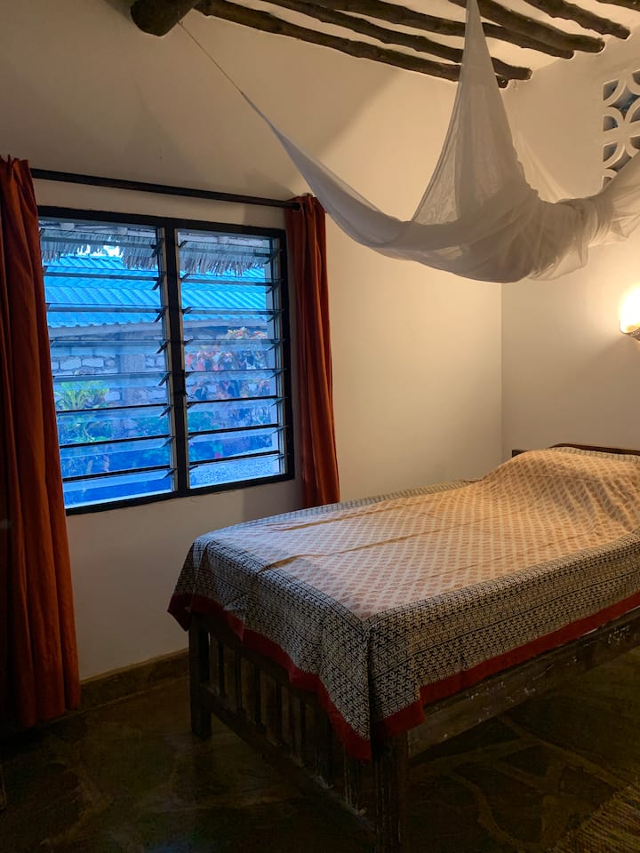 Детска стая (две единични легла)