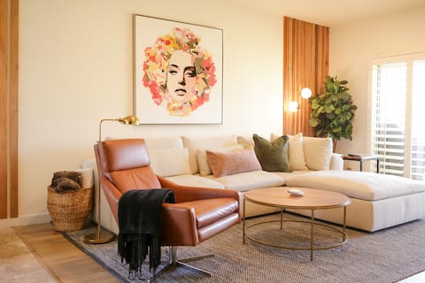 PERFECTLY located Stylish 2BR Country Club Villa!