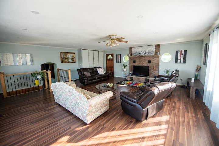 2nd floor Living room 
