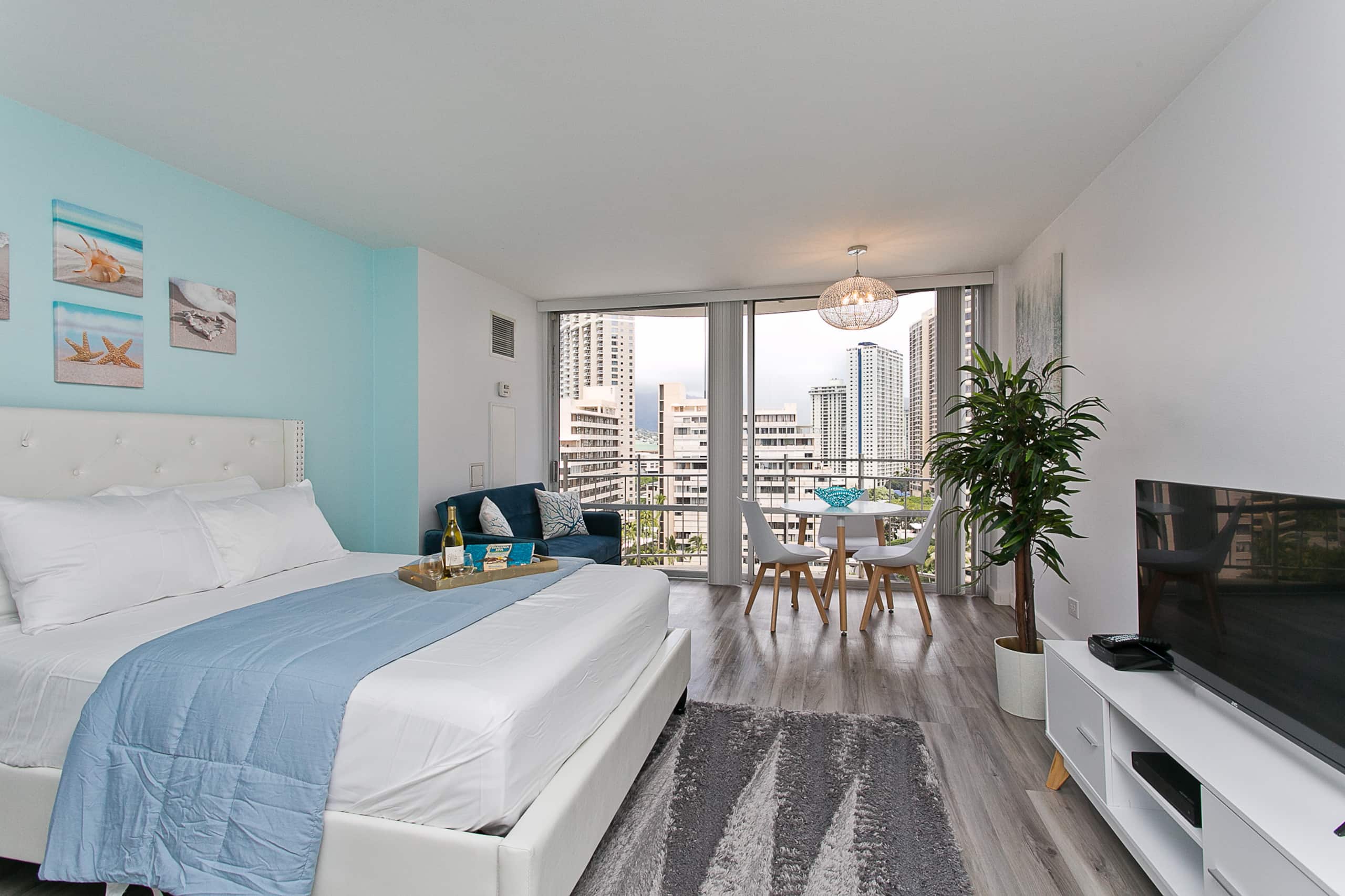 Waikiki Marina Condo - Image 9