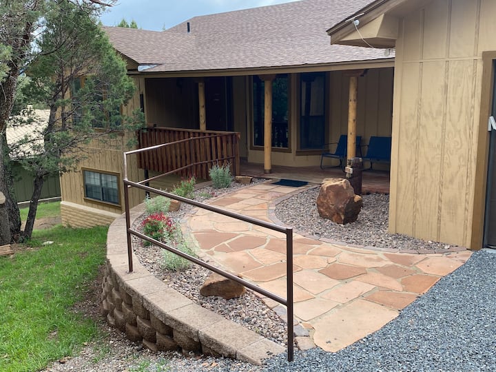 Elk Run Lodge, Large Back Deck Level Entry - Ruidoso, NM