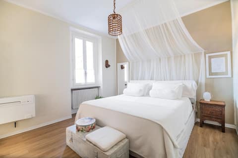 The CITY NEST 100 meters FROM THE LAKEFRONT
