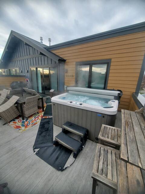 Luxury 2BR/2BA Penthouse w/Hot Tub on Central Ave