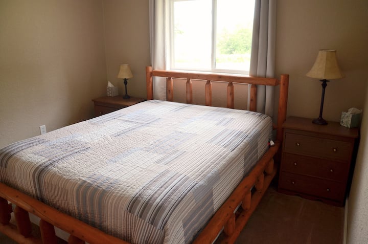 Спалня с двойно легло