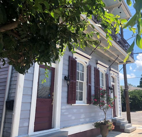 FQrtr|Marigny on Burgundy, Balcony 30-Day Min LSE