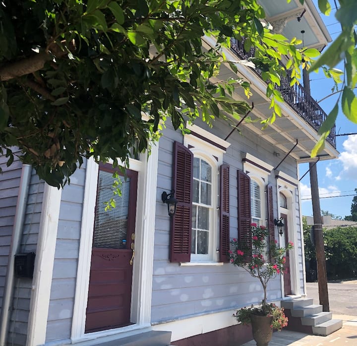 FQrtrMarigny on Burgundy, Balcony a Winter Escape Apartments for
