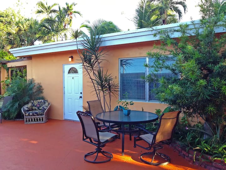 1br House (750sf/kitchen/w+d/walkin-cl/parking) - Hollywood, FL