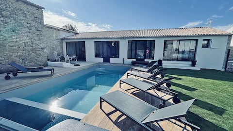 Exceptional contemporary villa – heated pool