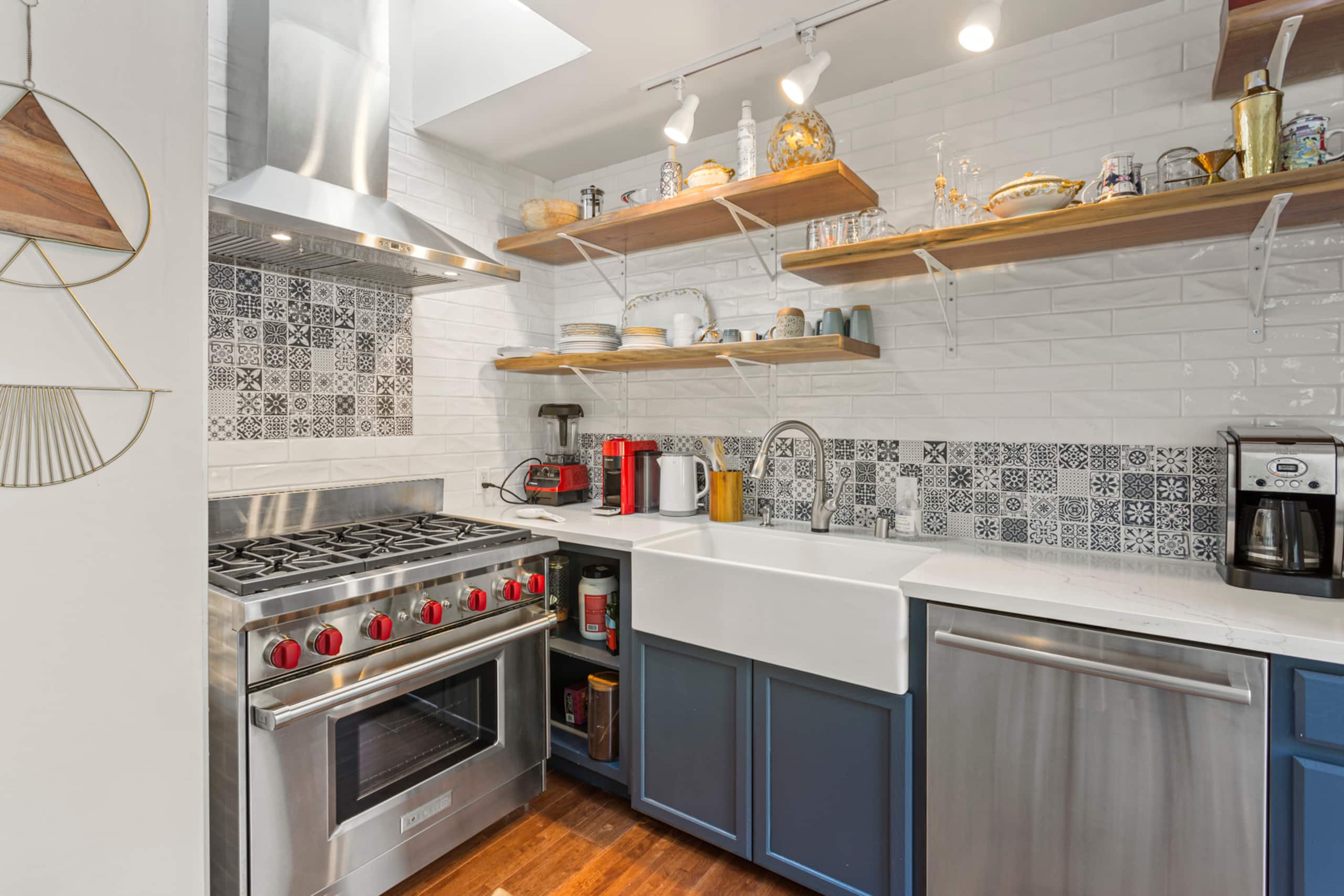 Home in San Francisco · ★4.88 · 2 bedrooms · 2 beds · 2 baths - Image 9