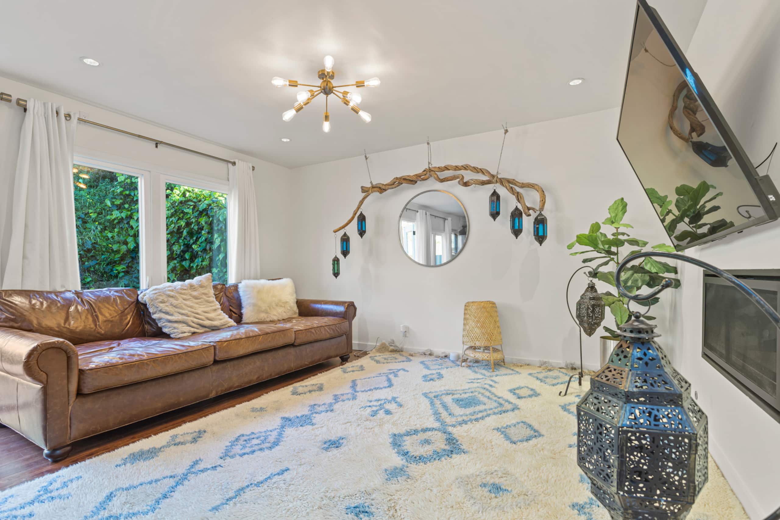 Home in San Francisco · ★4.88 · 2 bedrooms · 2 beds · 2 baths - Image 8
